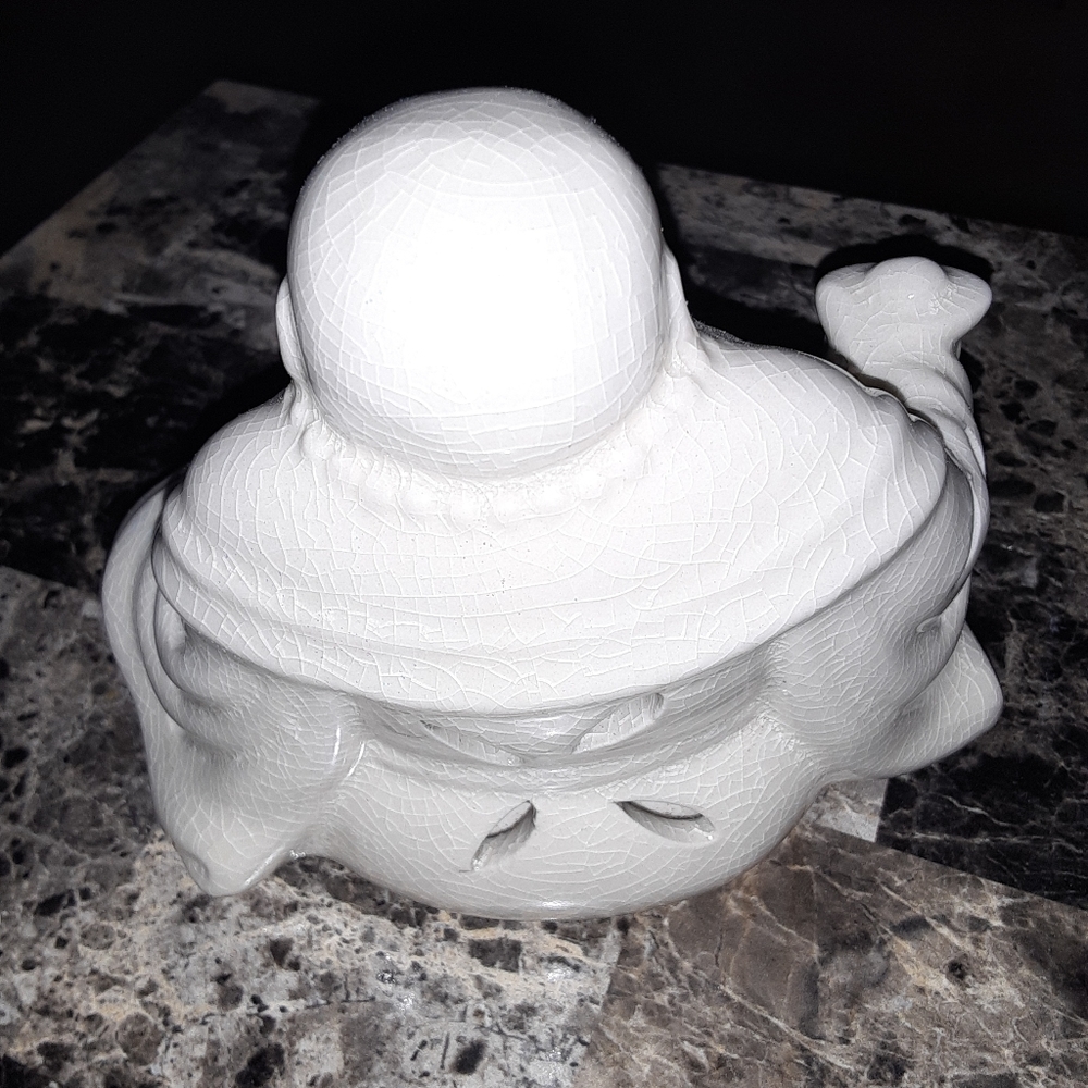 Happy sitting Buddha Statue - Picture 3 of 3